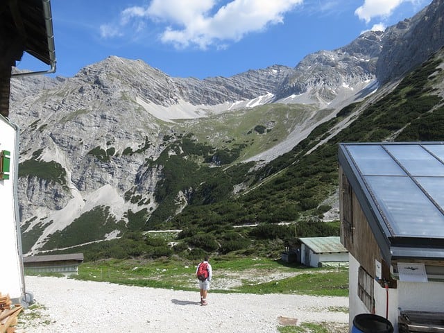 Die Sonntagskarspitze links und der Verbindungsgrat zur Hinteren Bachofenspitze von der Pfeishütte aus