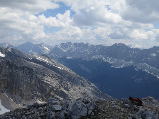Blick zum Lafatscher Joch mit östlich davon Speckkarspitze und Bettelwurf, westlich davon die Lafatscher, Hintere Bachofenspitze und die mächtige Praxmarerkarspitze