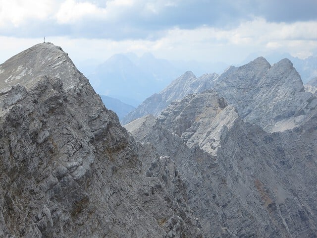 gesamter Gratverlauf von der Kaskarspitze bis zur Vorderen Bachofenspitze