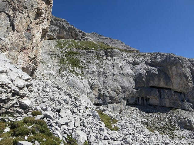 ein breites grünes Band schlängelt sich östlich des Kleinen Katzenkopfes hinab