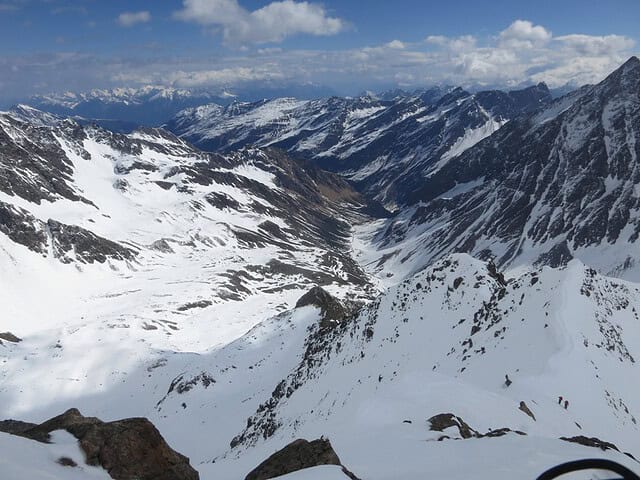 Blick in das Längental, im Hintergrund eher links der westlichste Teil des Karwendels