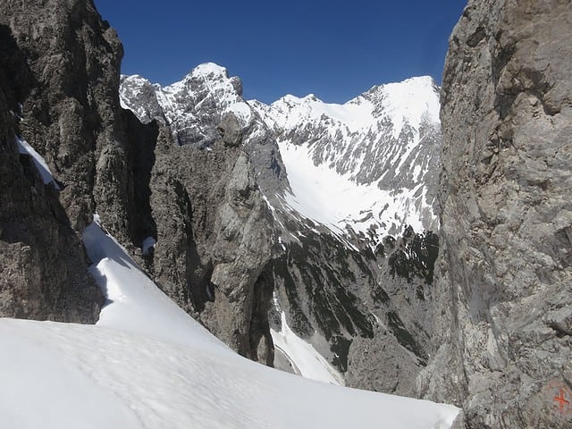 Blick in die zweite Karwendelkette zu Stempelspitze und Roßkopf