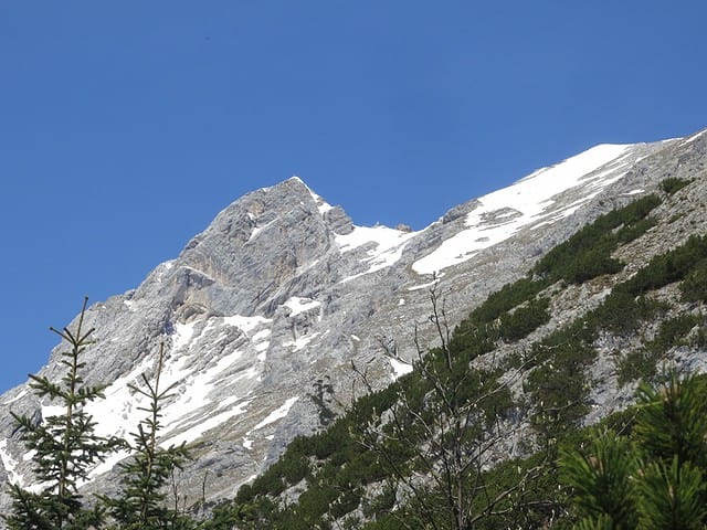 die Tratten (Grat rechts) und die Trattenspitze