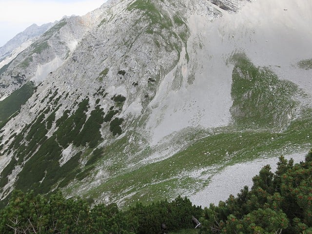 der Steig vom Kaskar in das Praxmarerkar mit Höhenunterschied