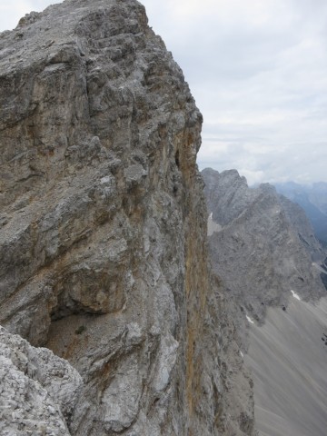 die schauerliche Praxmarerkar Nordwand, viel brüchiges oranges Material