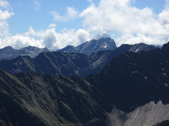 über zwei Täler hinweg der Lüsenser Fernerkogel