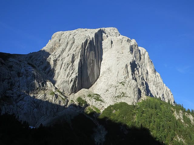 Lafatscher Nordwand im Morgenlicht