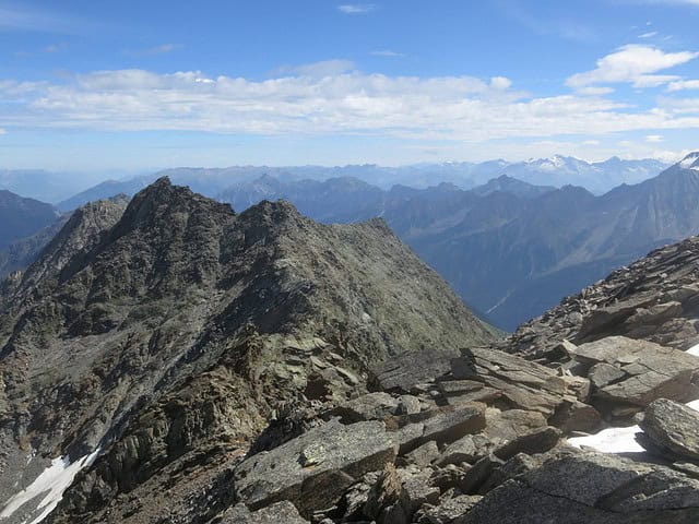 Gratüberschreitung zur Östlichen Knotenspitze links vom Grat hinten