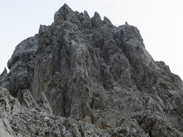 am Plateau vor dem Gipfelaufbau der Kaskarspitze