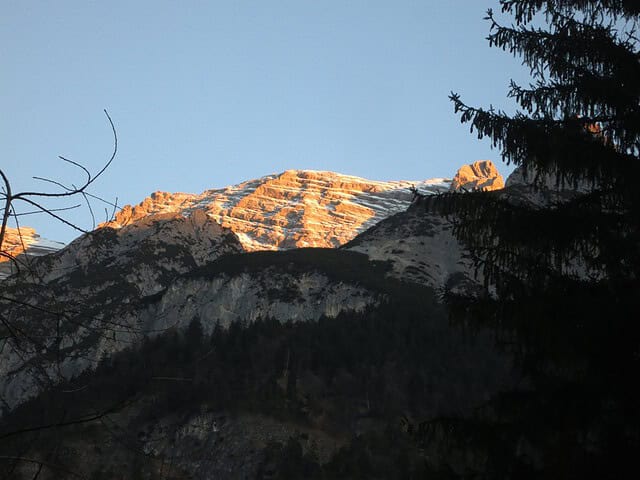 das Zeil nach 8 Uhr im Morgenlicht beleuchtet