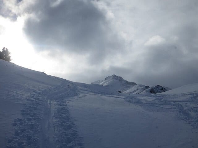 fast am Hillarykreuz angelangt, hinten der Wildofen 2.553m