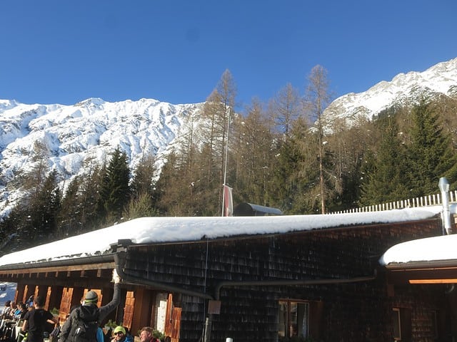 Blick zurück auf die Nordkette, die Arzler Scharte von Lärchen verdeckt