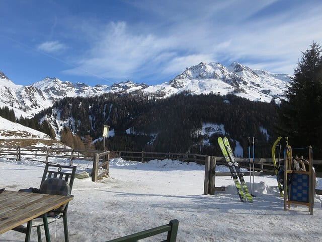 Ausblick von der Peeralm ins hinterste Navistal