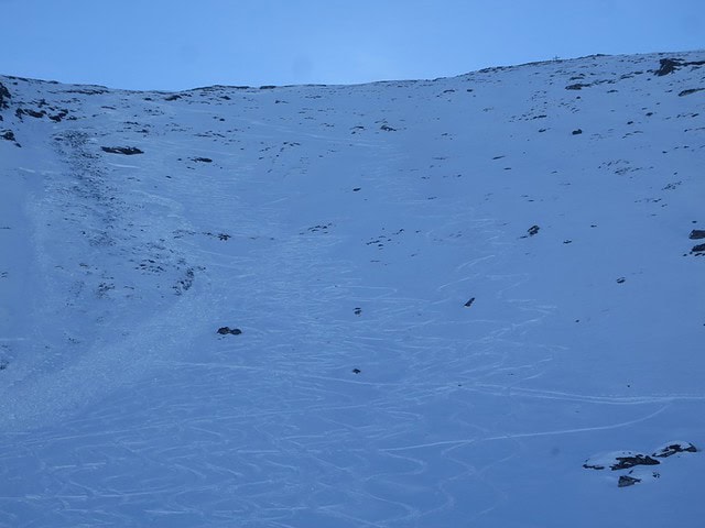 Rückblick auf den Steilhang; äußerst rechts am besten zu fahren