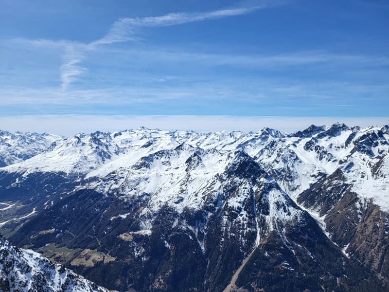 Kreuzspitze, Finailspitze und Weißer Kogel vor der Wildspitze und dem Hinteren Brochkogel in der linken Bildhälfte, rechts Hochvernagtspitze und Puitkogel in den linken beiden Bilddritteln
