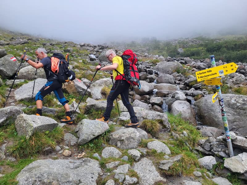 links führt unser Steig zur Greizer Hütte