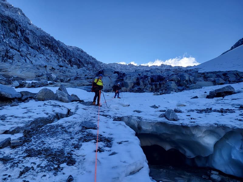 Spalte vor dem ersten Felsband von links