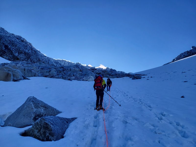 unterhalb des oberen Felsbandes