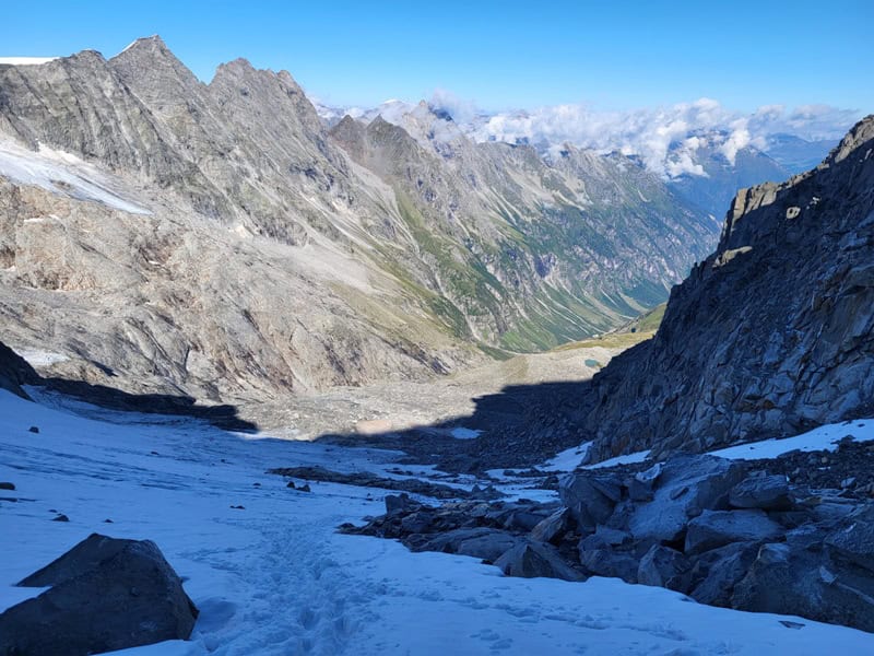 Rückblick über den Aufstieg etwa bei zwei Drittel des Aufstiegs
