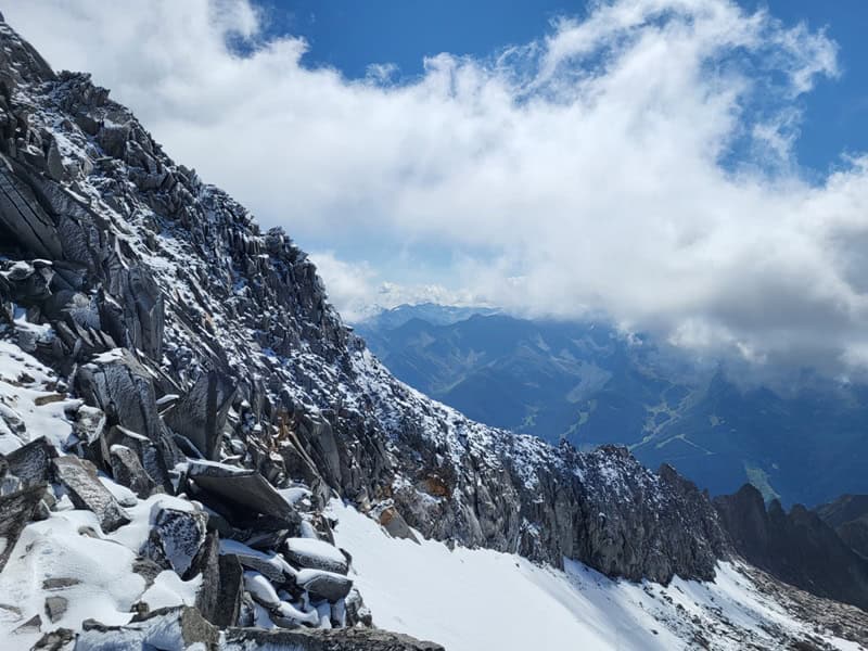 Südrippe von der Tribbachspitze ins Ahrental hinab