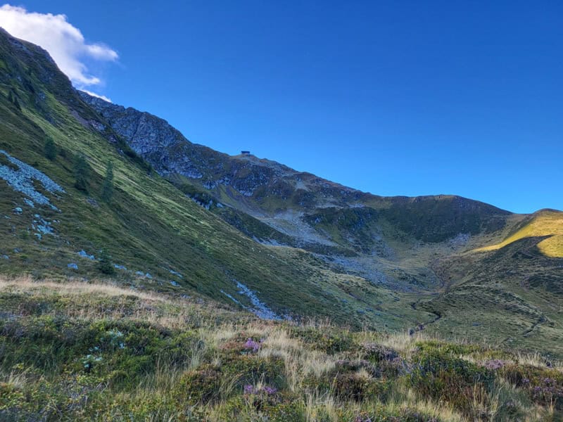 Kellerjochhütte am Grat zum Kellerjoch