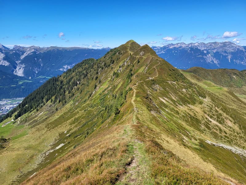 Gratzenkopf im Abstieg; schöne Fotomotive auf das Metzenjochmassiv von dort