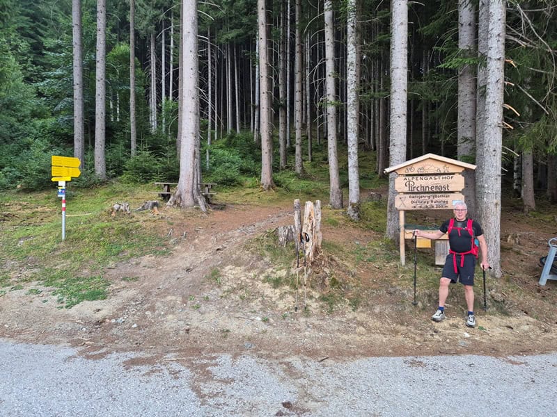 Waldweg ab dem Parkplatz