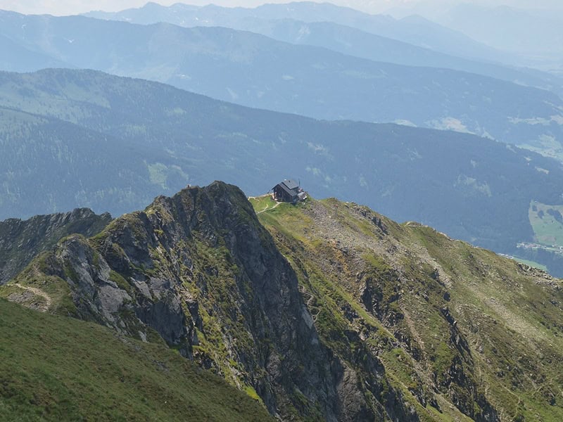 schön gelegene Kellerjochhütte