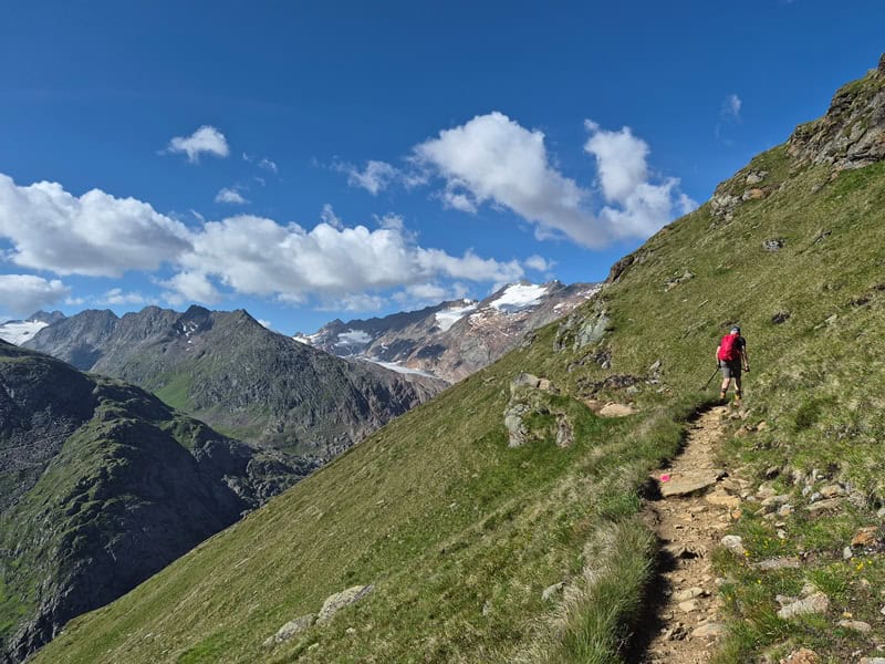 mit wechselnder Steigung wandert man durch das eindrucksvolle Gurglertal. Die Streckenlänge zum Ramolhaus beträgt rd. 7 km