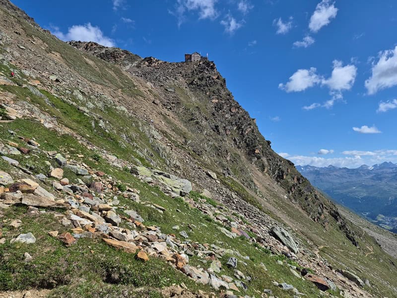 an der Kehre des Steigs zum Ramolhaus, das am "Köpfle" erbaut wurde