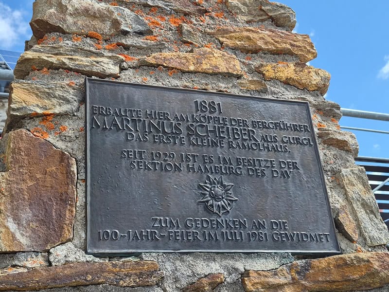 Gedenktafel für den Errichter des Ramolhauses, Martin Scheiber aus Obergurgl