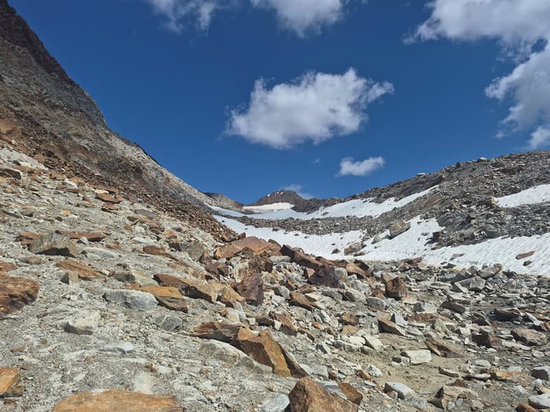 Abzweigung vom Steig in Richtung Nördlicher Ramolkogel