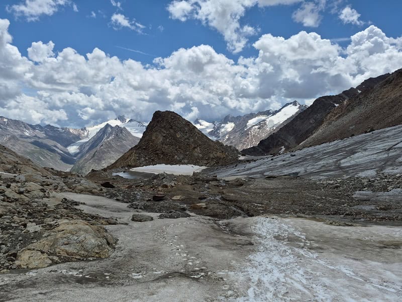 in der Gletscher-Talsenke zurück zum Ramolhaus