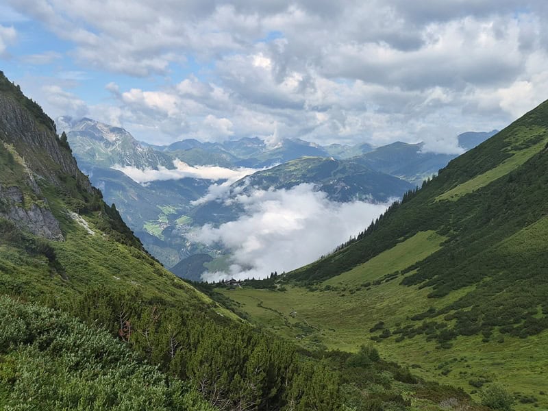 Rückblick auf das Brandberger Kar hinter dem Kolmhaus von weiter oben