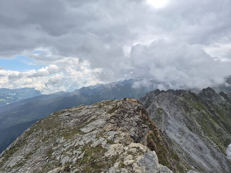 eindrucksvolle scharfe Grate zum Schwarzachtal und Wimmertal