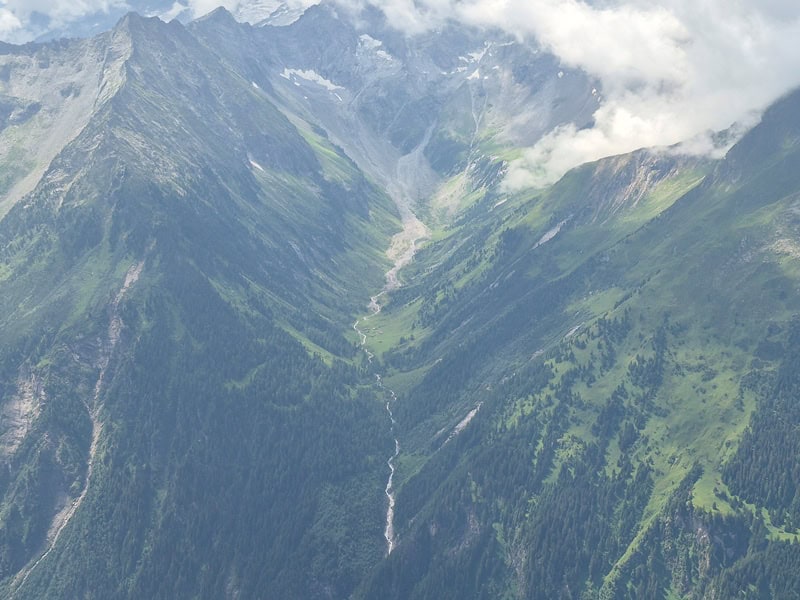 idyllische Bodenalm gegenüber im Bodengrund