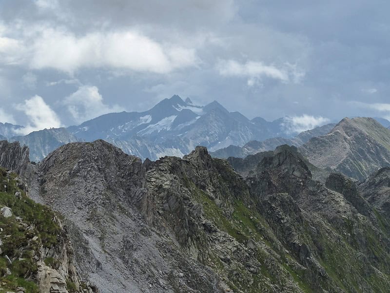 endlich der Blick auf die Reichenspitzgruppe mit Zillerkopf, Schneekarspitze links, Wildgerlosspitze und Reichenspitze