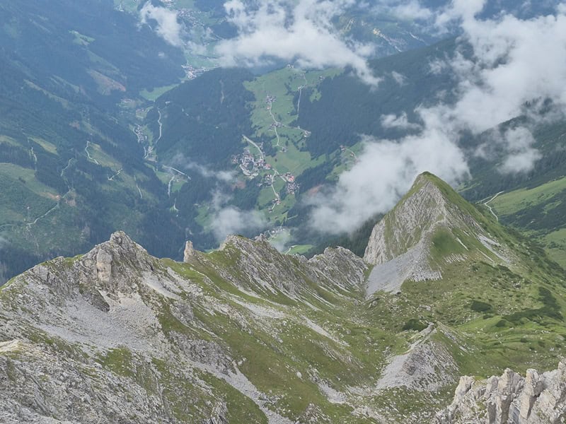 bäriger Blick hinab auf Brandberg