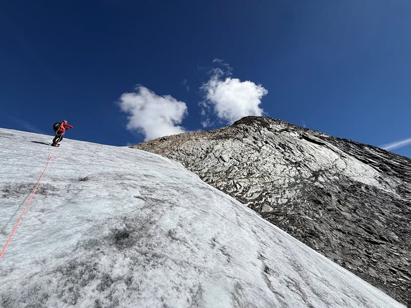 Schalfkogel mit sichtbarem Ansatz der früheren Eismassen mit Felsschliff