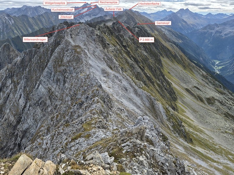 Gipfel und Erhebungen im Zillerkamm und der Reichenspitzgruppe; die Überschreitung reicht vom Brandberger Kolm bis zur Hochsteinflache
