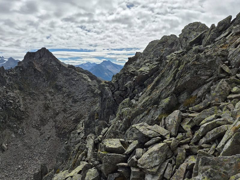 Übergang zum Sattel von dem Aufstieg zu Pkt. 2.666 m