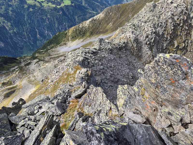 Blick auf den Aufstieg zu Pkt. 2.666 m aus der Einsattelung