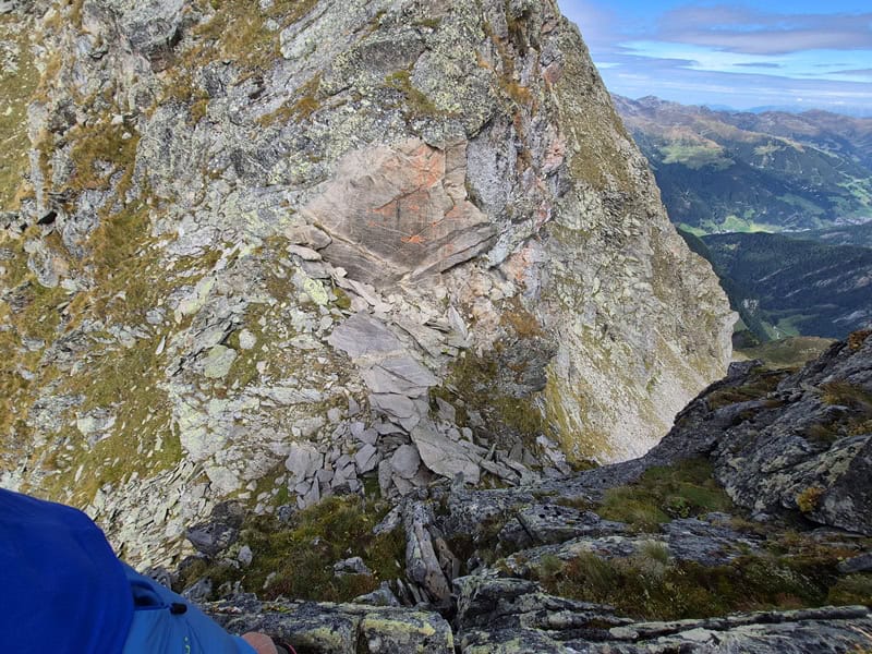 Im Aufstieg auf die Einschartung hinabgeblickt