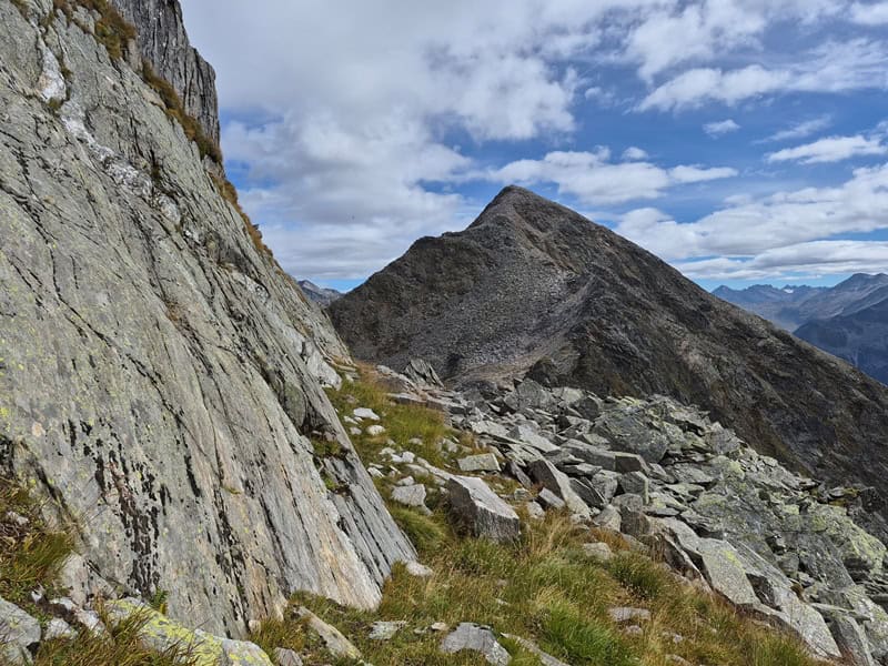 am Wiesenband unterhalb der Platten in Richtung Hochsteinflache geblickt