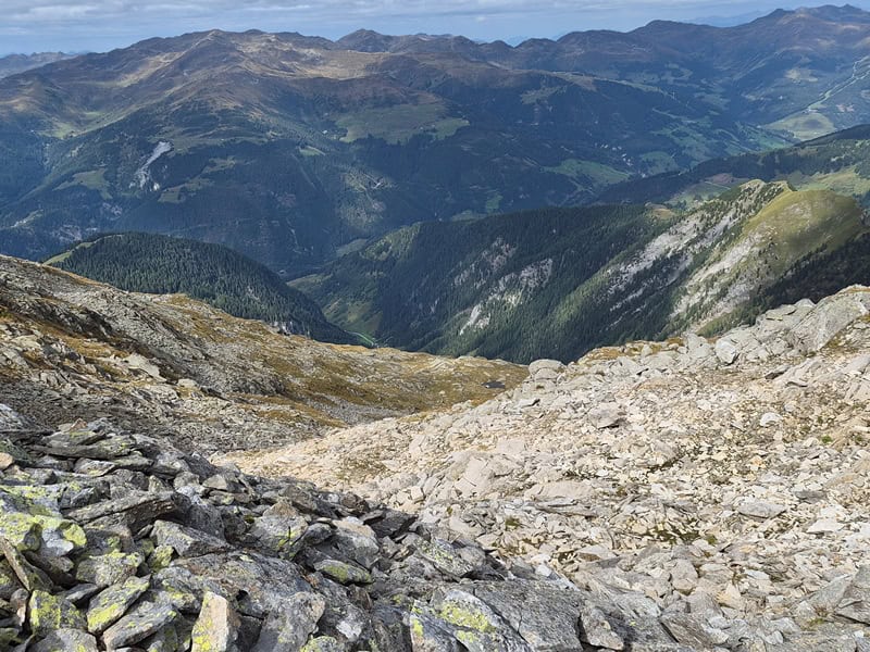 Blick ins Falkenkar, unten ein kleiner Teil des Schwarzachtals sichtbar