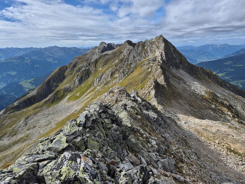 Rückblick vom Ansatz des Gipfelaufbaues der Hochsteinflache