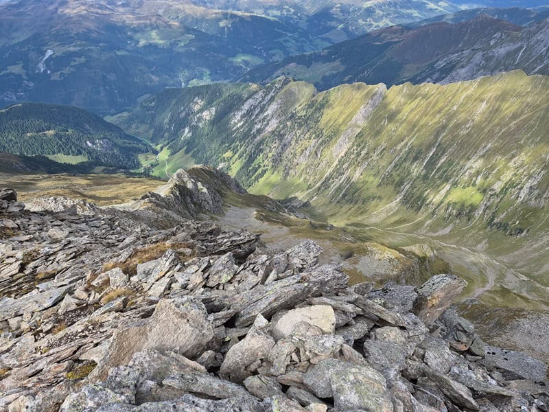 Tiefblick von der Hochsteinflache in das Schwarzachtal (Schwarzachgrund)